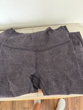 Women’s High-Waist Active Shorts in Charcoal Dot Print